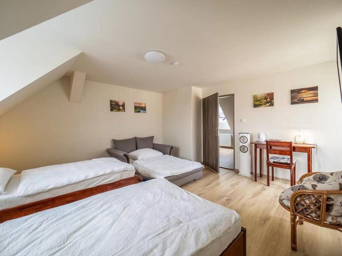 Apartment Jinghu ฮลูโบกา นาด เวิลตาวู ภายนอก รูปภาพ